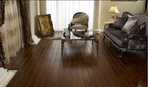  優(yōu)等品實(shí)木地板，呈現(xiàn)出的天然原木紋理和色彩圖案，給人以自然、柔和、富有親和力的質(zhì)感，同時(shí)有東暖夏涼、觸感好的特性。