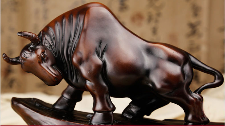 低頭向前的勁牛，象征著堅(jiān)韌執(zhí)著