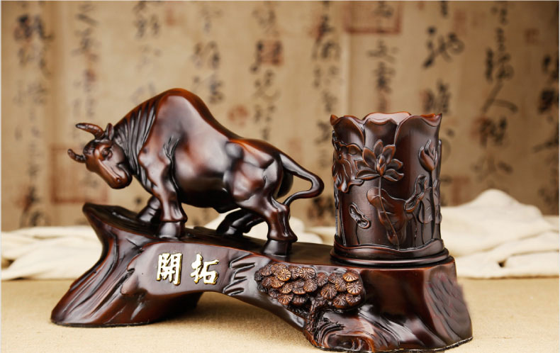 牛擺件主運(yùn)勢(shì)如虹，事業(yè)騰飛