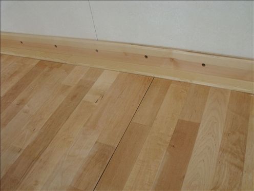 木質(zhì)地板:地腳線之間接縫太大