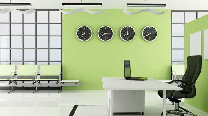 結(jié)合辦公桌、陳設(shè)等布置綠化