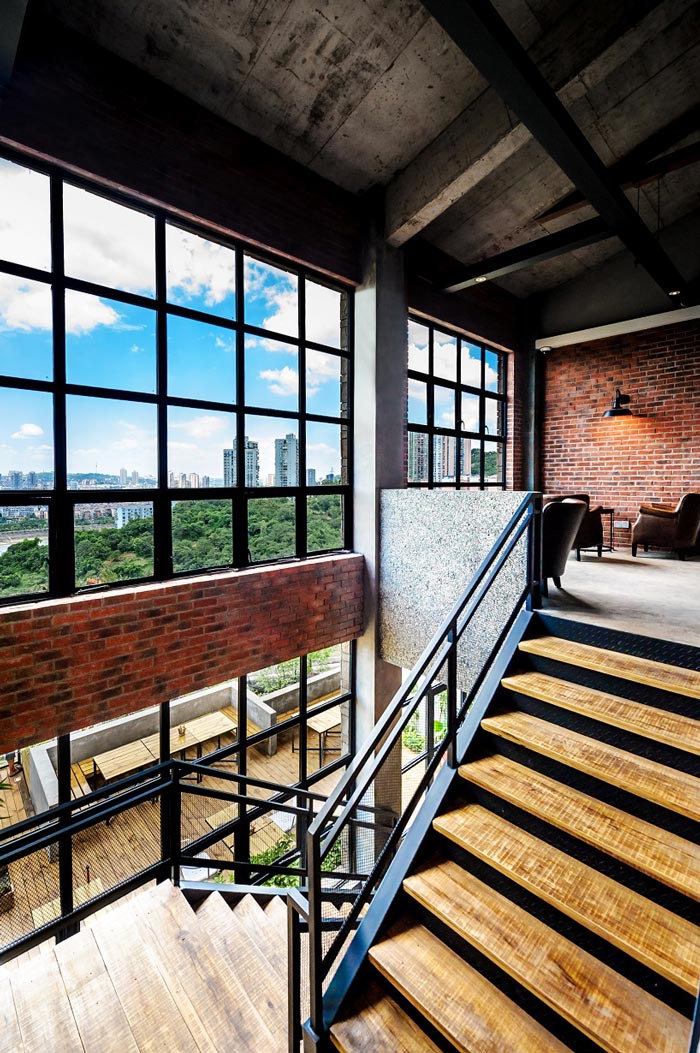 340平方工業(yè)風與LOFT風格相結(jié)合的餐廳樓梯設(shè)計效果圖