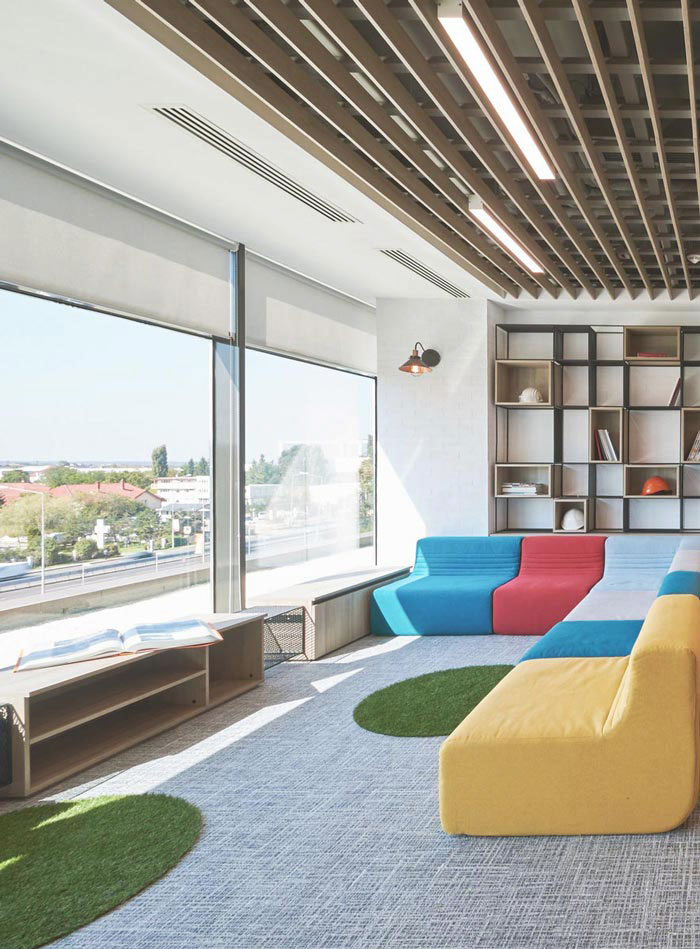 科技公司辦公室休息區(qū)域裝修設計案例效果圖