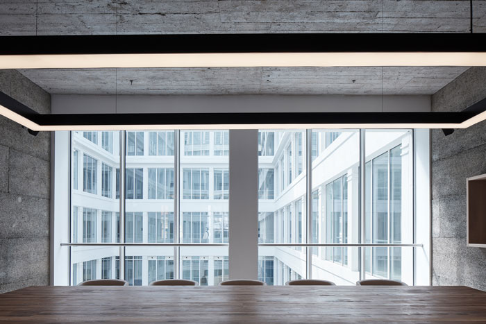 工廠辦公室會(huì)議桌效果圖