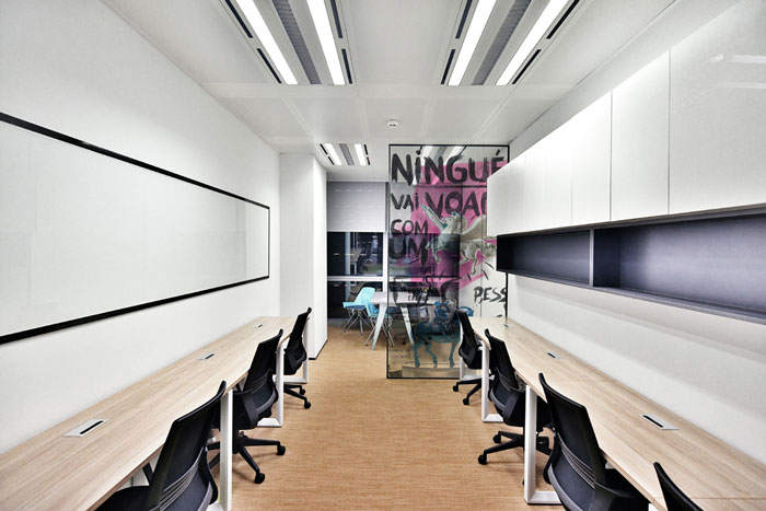 聯(lián)合辦公大樓辦公區(qū)裝修設計效果圖