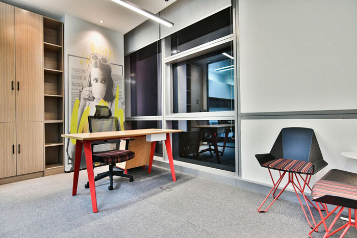 聯(lián)合辦公大樓經(jīng)理辦公室裝修設計效果圖