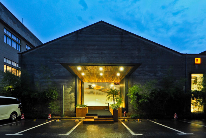 實業(yè)投資公司辦公室進門區(qū)裝修設(shè)計效果圖