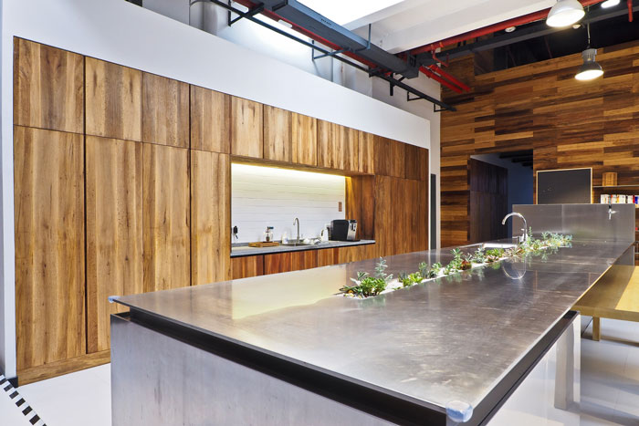 實業(yè)投資公司辦公室茶水間裝修設(shè)計效果圖