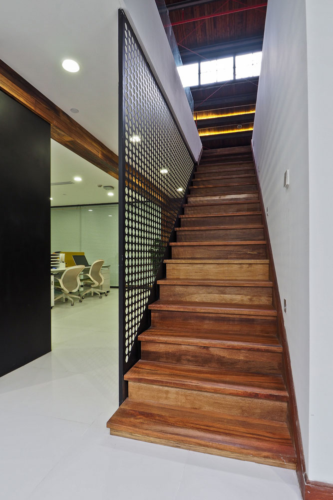 實業(yè)投資公司辦公室樓梯裝修設(shè)計效果圖