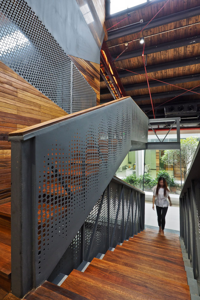 實業(yè)投資公司辦公室樓梯裝修設(shè)計效果圖