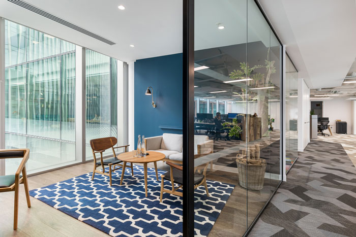 700平方辦公室洽談區(qū)裝修設(shè)計效果圖