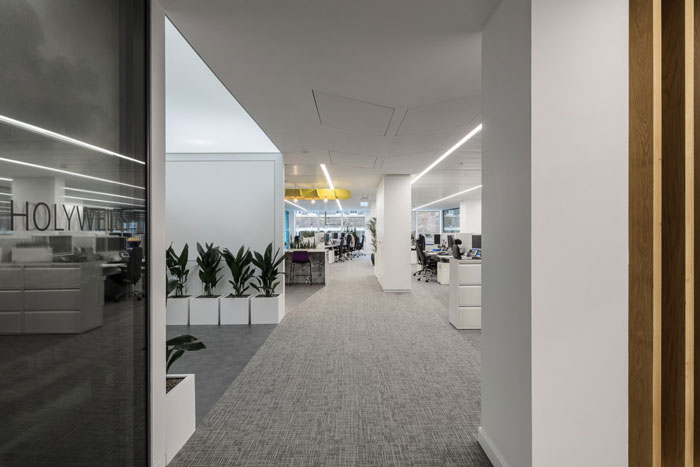 金融機構辦公室進門區(qū)裝修設計效果圖