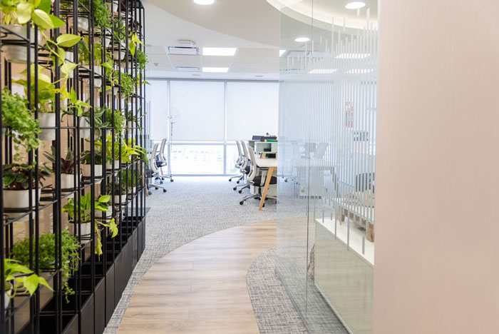 美容公司辦公室過道裝修設(shè)計(jì)效果圖