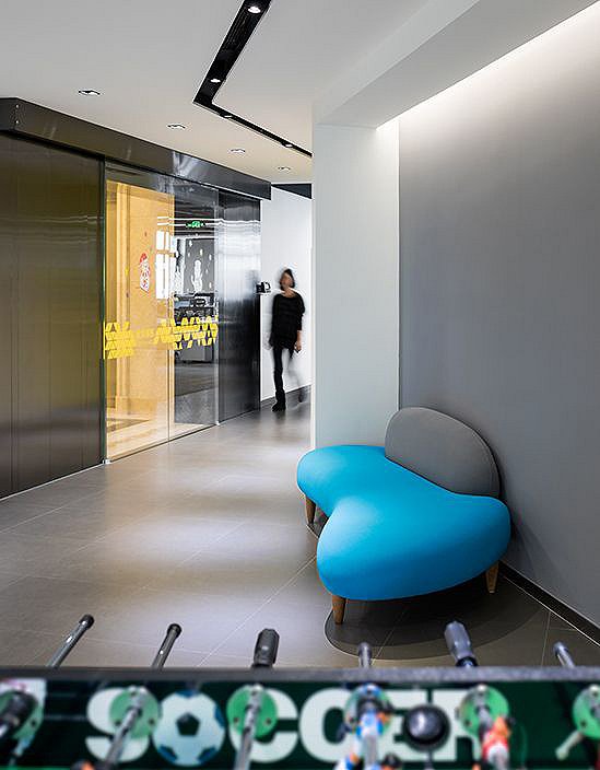 園區(qū)辦公室過道休息裝修設(shè)計(jì)效果圖