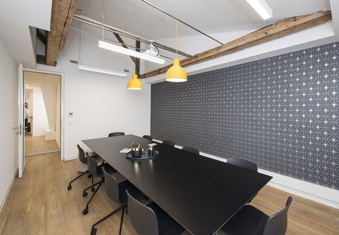 金融公司辦公室會(huì)議室裝修設(shè)計(jì)效果圖