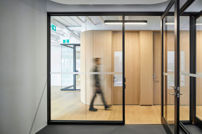 投資集團(tuán)辦公室動線裝修設(shè)計(jì)效果圖