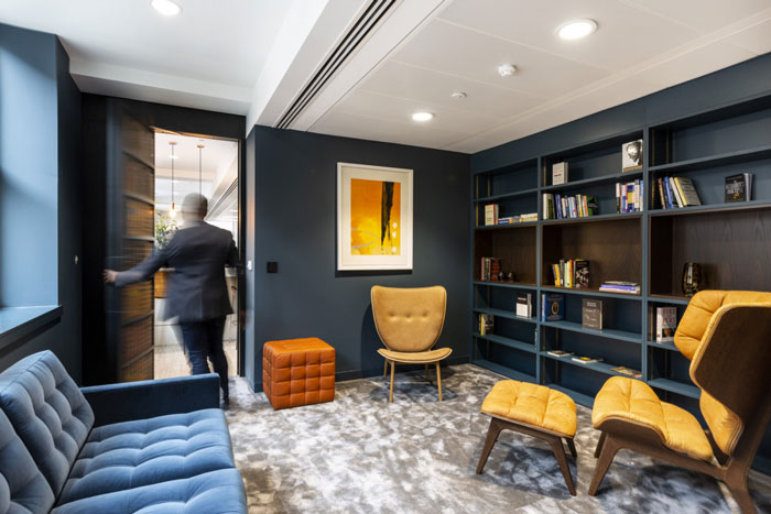 投資管理公司辦公室休息區(qū)裝修設計效果圖