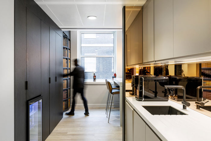 投資管理公司辦公室茶水間裝修設計效果圖