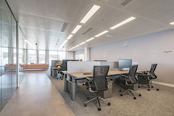 互聯(lián)網(wǎng)金融公司辦公室辦公區(qū)裝修設計效果圖