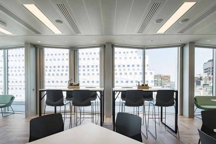 互聯(lián)網(wǎng)金融公司辦公室吧臺裝修設計效果圖