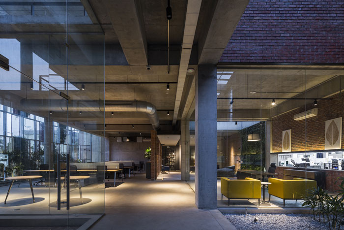 工廠辦公室洽談區(qū)裝修設(shè)計效果圖