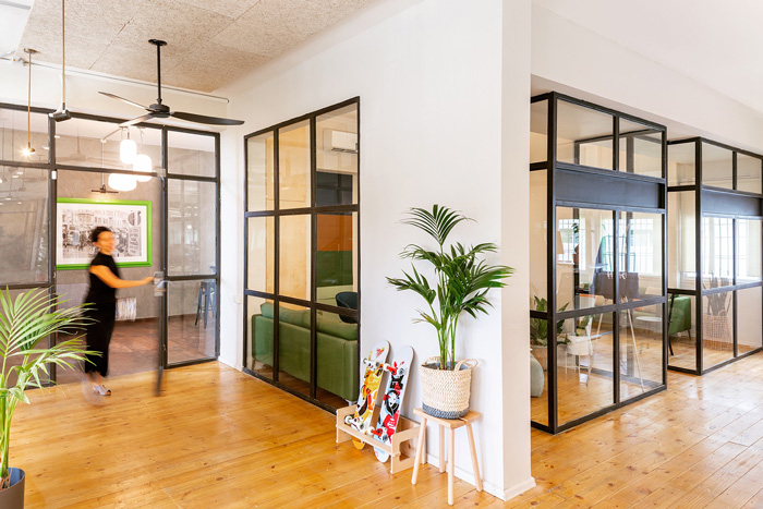 網(wǎng)絡(luò)公司辦公室進(jìn)門(mén)區(qū)裝修設(shè)計(jì)效果圖