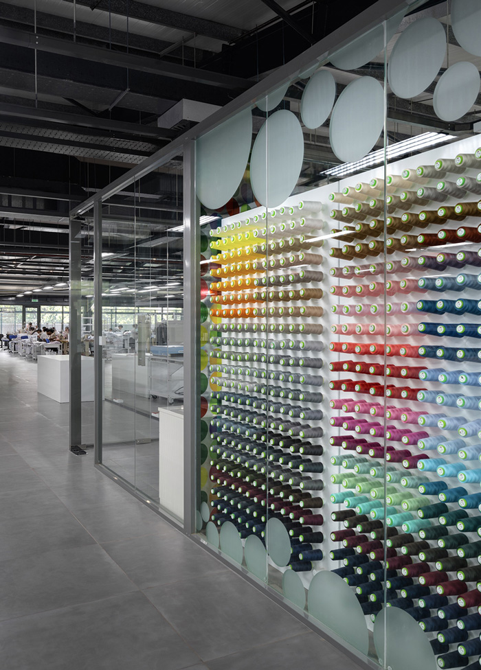 服裝工廠辦公室色彩實驗室裝修設(shè)計效果圖