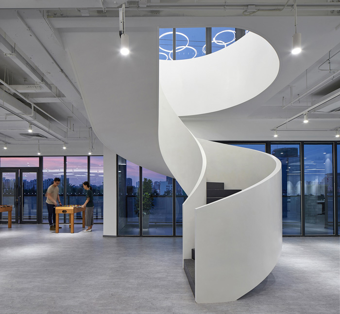 科技辦公樓旋轉(zhuǎn)樓梯裝修設(shè)計效果圖