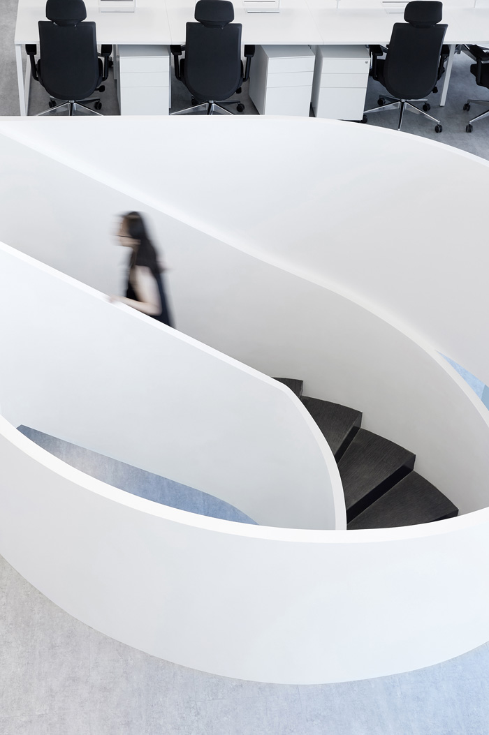 科技辦公樓旋轉(zhuǎn)樓梯裝修設(shè)計效果圖