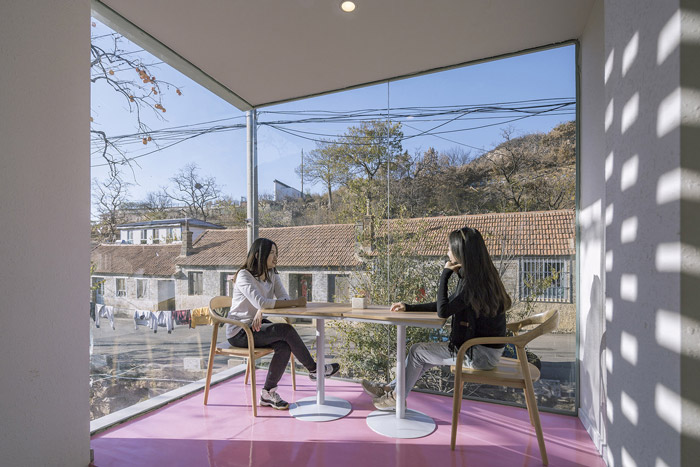 鄉(xiāng)村酒吧陽臺(tái)裝修設(shè)計(jì)效果圖